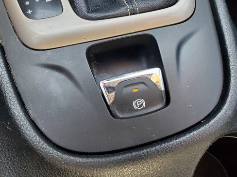 Used 2015 Jeep Cherokee Limited w/ Luxury Group image 28