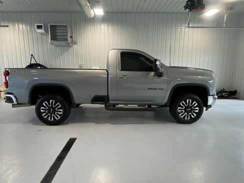 Used 2025 Chevrolet Silverado 2500 LT AWD/4WD image 2