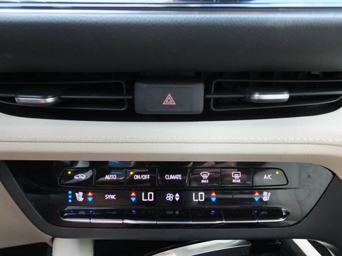 Used 2023 Buick Envision Avenir image 28