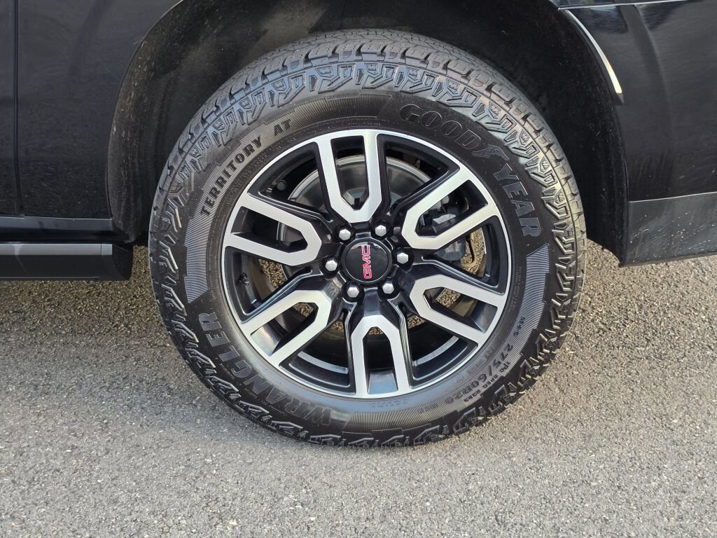 Used 2024 GMC Yukon XL AT4 w/ Technology Package AWD/4WD image 9