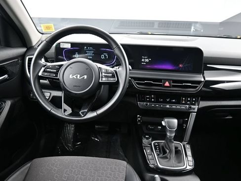 Certified 2025 Kia Seltos S AWD/4WD image 19