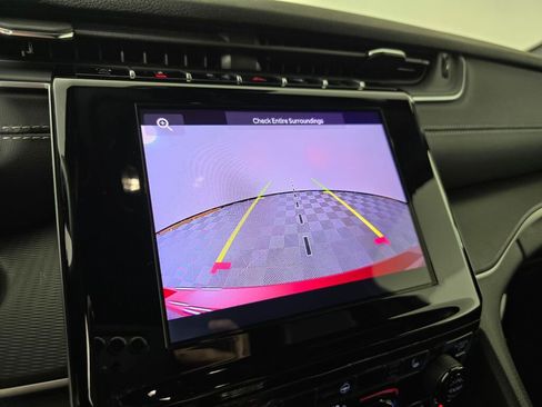 New 2025 Jeep Grand Cherokee Altitude image 24