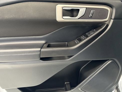 Used 2020 Ford Explorer XLT w/ Comfort Package image 15