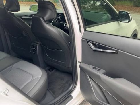 Used 2023 Kia Niro Wave w/ Wave Preserve Package FWD image 12