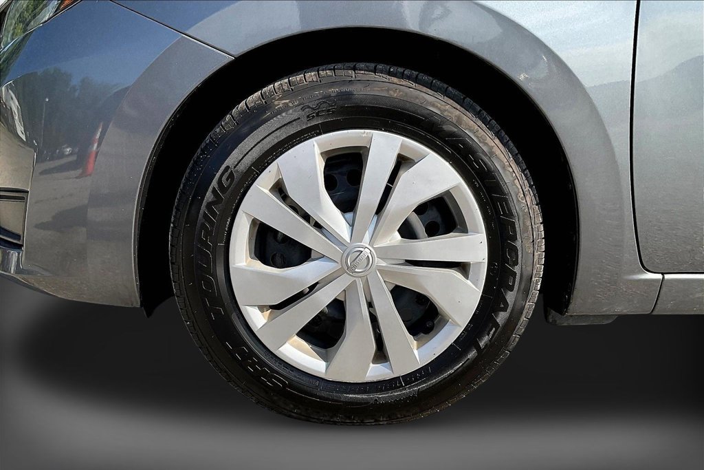 Used 2025 Nissan Versa S FWD image 33