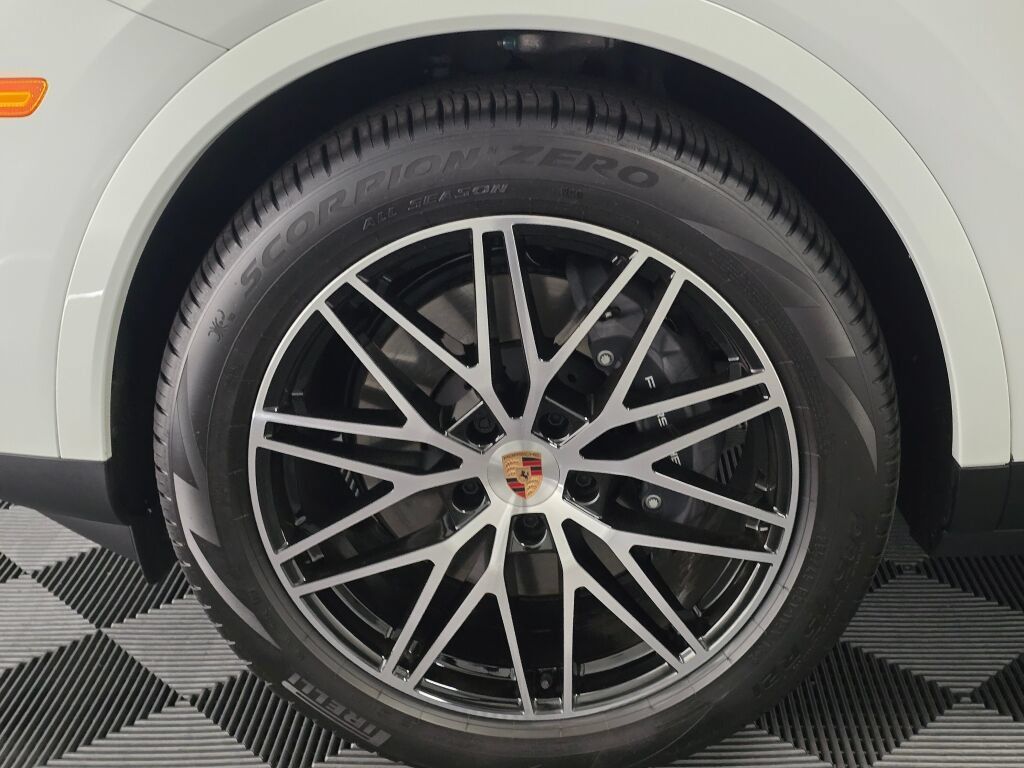 Certified 2026 Porsche Cayenne Coupe AWD/4WD image 11