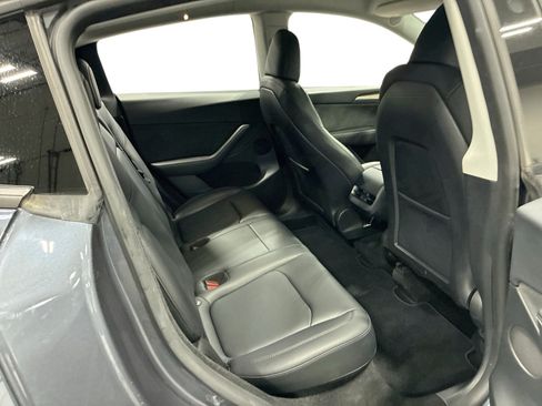 Certified 2023 Tesla Model Y Long Range AWD/4WD image 11