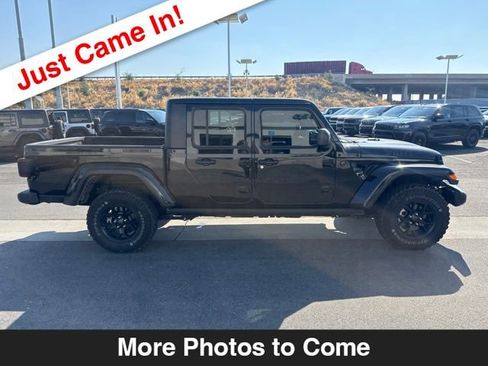 Used 2024 Jeep Gladiator Sport AWD/4WD image 7