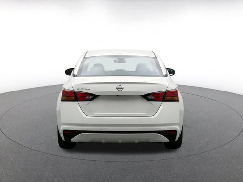 Used 2025 Nissan Altima 2.5 SV FWD image 18