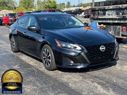 Used 2024 Nissan Altima 2.5 S image 3