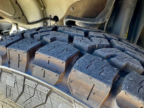 Used 2006 Jeep Wrangler Unlimited w/ Premium Audio Group image 23