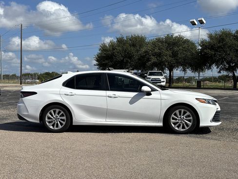 Used 2021 Toyota Camry LE FWD image 4