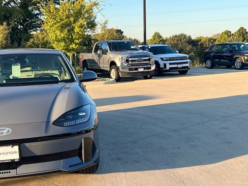 New 2025 Hyundai Ioniq 6 SEL image 3