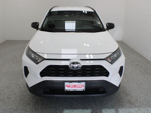 Used 2020 Toyota RAV4 LE FWD image 3