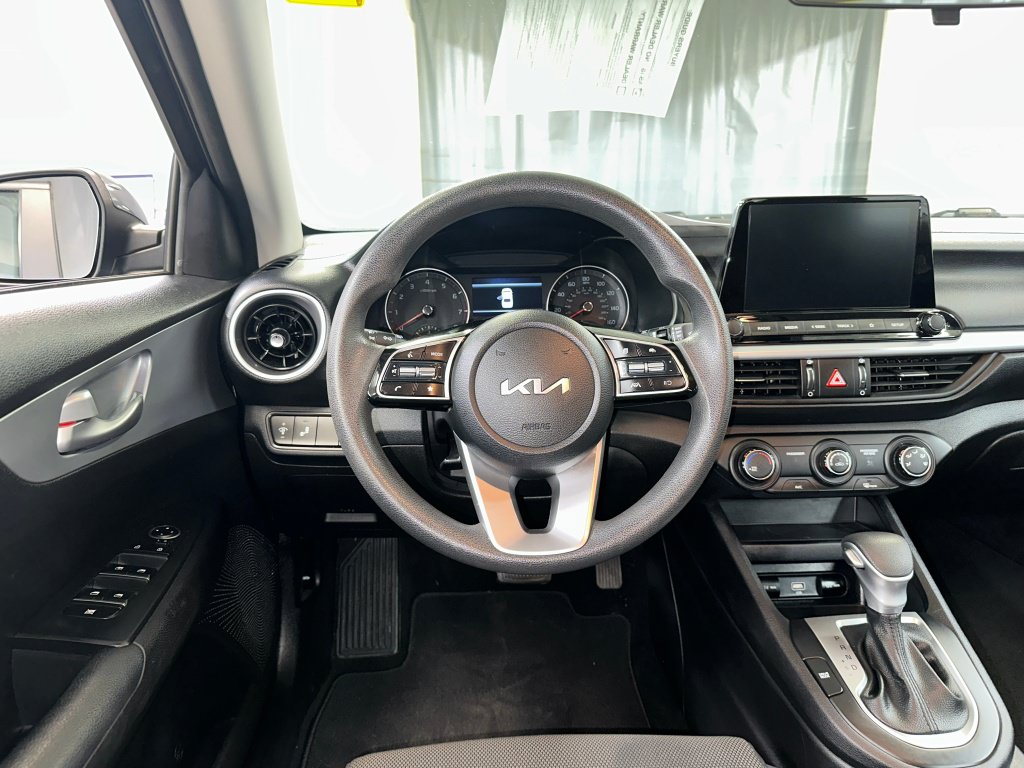 Used 2023 Kia Forte LXS w/ LXS Technology Package FWD image 2