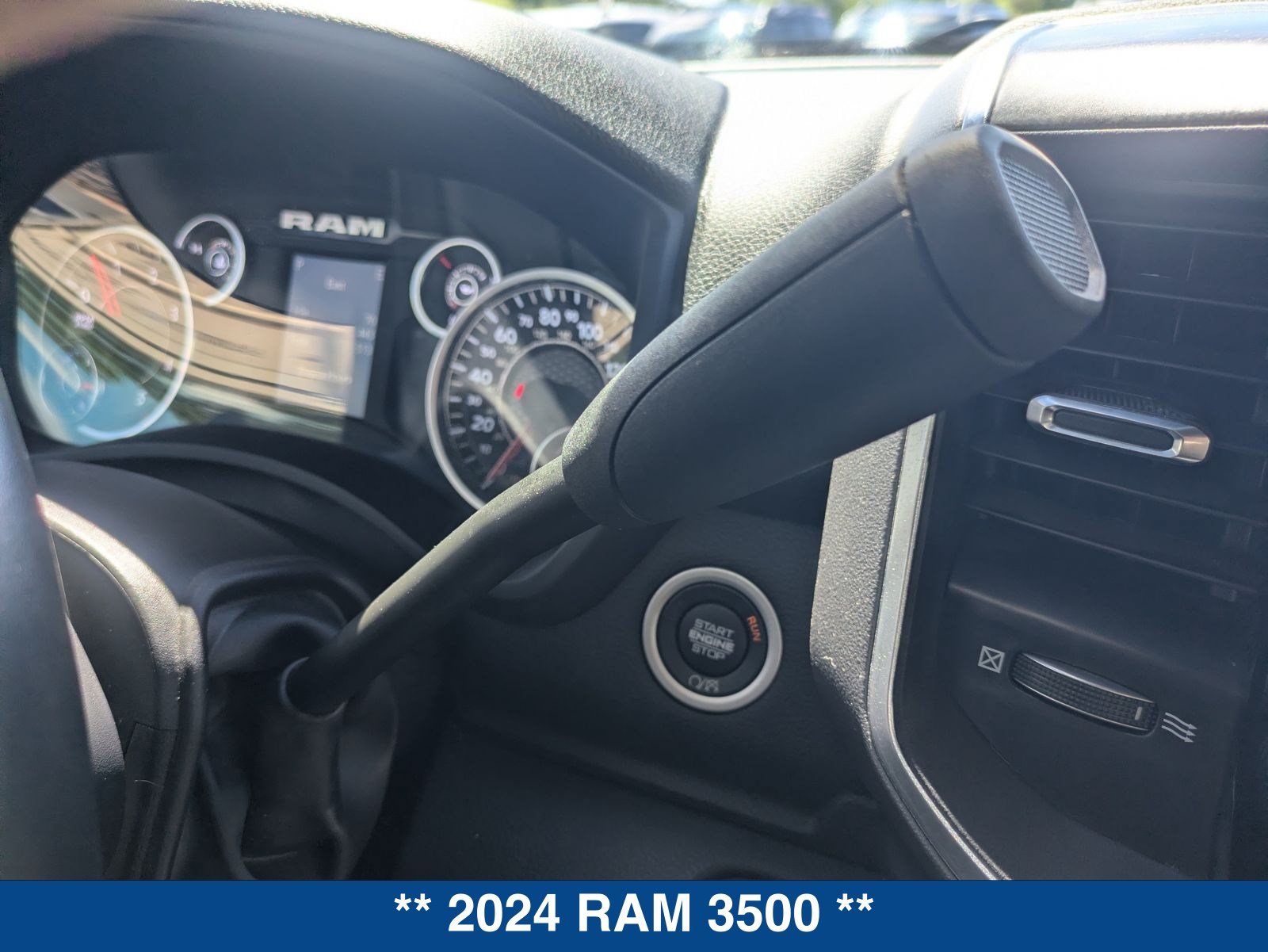 Used 2024 RAM 3500 Big Horn AWD/4WD image 33