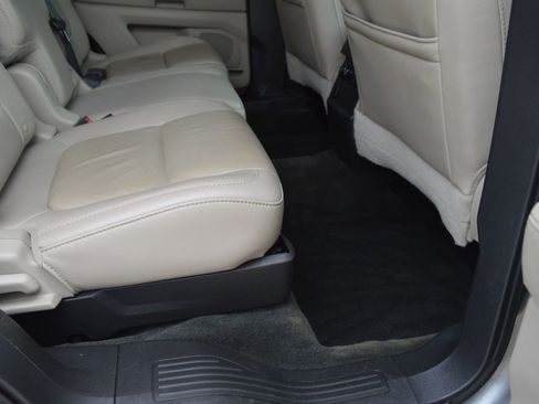 Used 2014 Ford Explorer XLT w/ Equipment Group 202A FWD image 28