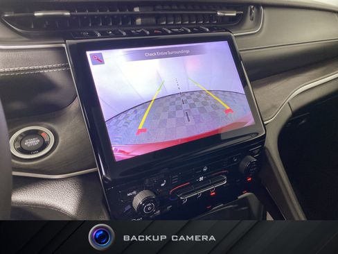 Used 2023 Jeep Grand Cherokee Limited image 6