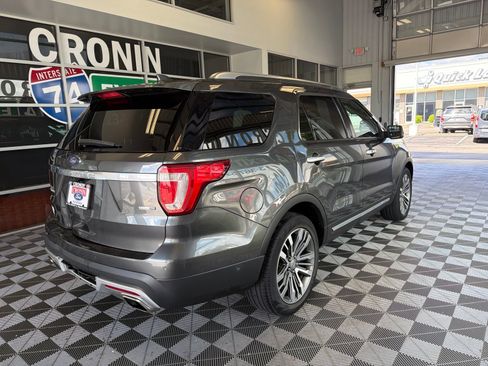 Used 2017 Ford Explorer Platinum AWD/4WD image 4