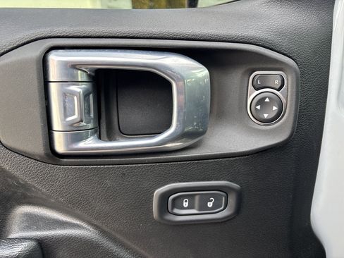 Used 2022 Jeep Wrangler Unlimited Rubicon w/ Cold Weather Group image 17