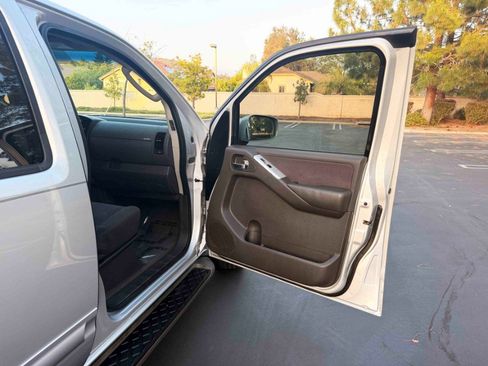 Used 2008 Nissan Pathfinder SE RWD image 27