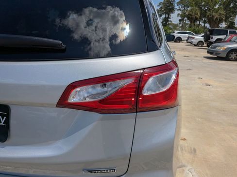 Used 2018 Chevrolet Equinox Premier FWD image 12