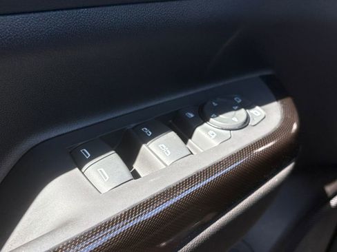 Used 2023 GMC Acadia AT4 w/ Technology Package AWD/4WD image 6