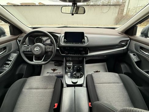 Used 2021 Nissan Rogue SV image 11