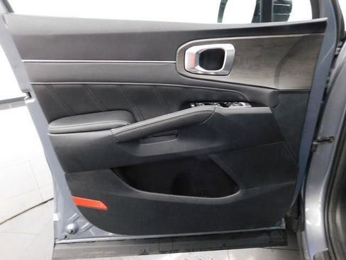 Used 2025 Kia Sorento SX image 31