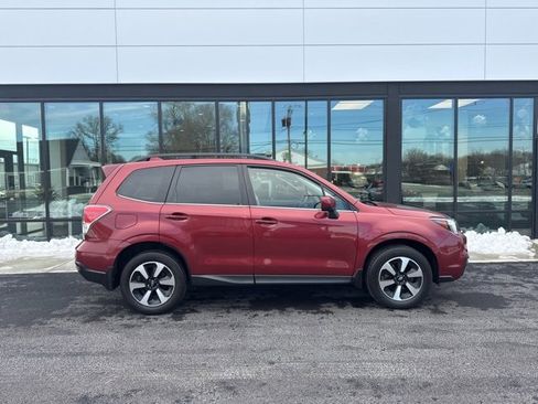 Used 2017 Subaru Forester 2.5i Limited image 2