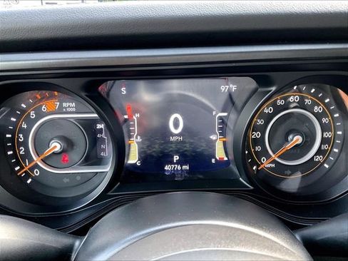 Used 2024 Jeep Wrangler Unlimited Rubicon AWD/4WD image 25