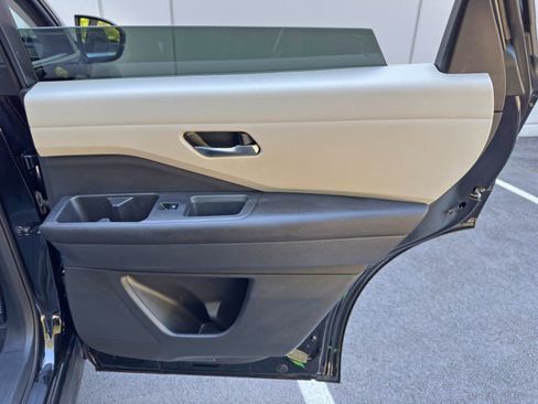 Used 2022 Nissan Pathfinder SV w/ SV Premium Package image 42