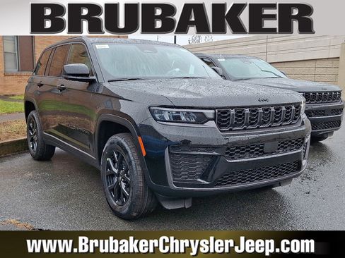 New 2026 Jeep Grand Cherokee Altitude AWD/4WD image 1