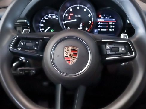 Certified 2024 Porsche Macan AWD/4WD image 16