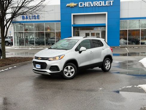 Used 2022 Chevrolet Trax LT w/ LT Convenience Package image 9