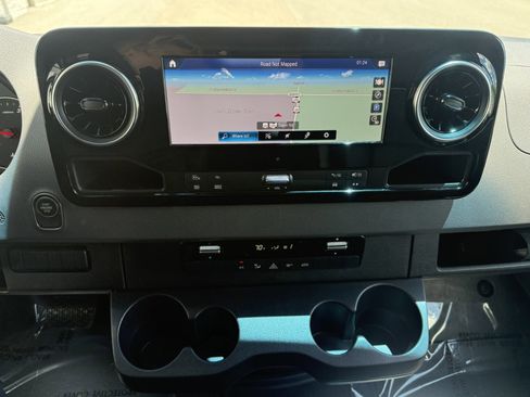 Used 2024 Mercedes-Benz Sprinter 2500 image 19
