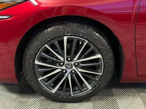 Used 2025 Lexus ES 300h w/ Premium Package image 16