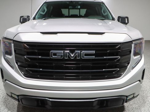 Used 2022 GMC Sierra 1500 Elevation w/ Elevation Premium Package image 4
