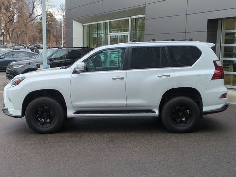 Used 2021 Lexus GX 460 Premium w/ Accessory Package image 7