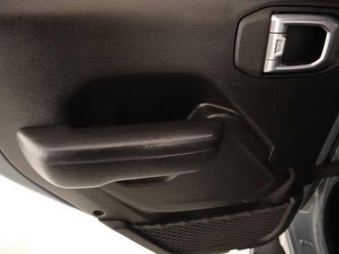 Used 2025 Jeep Gladiator Sport image 15