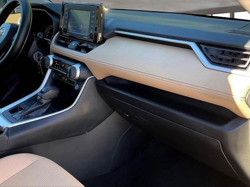 Used 2021 Toyota RAV4 LE image 21