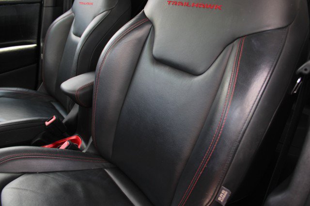 Used 2016 Jeep Renegade Trailhawk w/ Premium Trailhawk Package AWD/4WD image 18