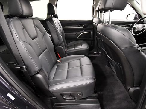 Certified 2025 Kia Telluride EX w/ EX Captain's Chair Package AWD/4WD image 18