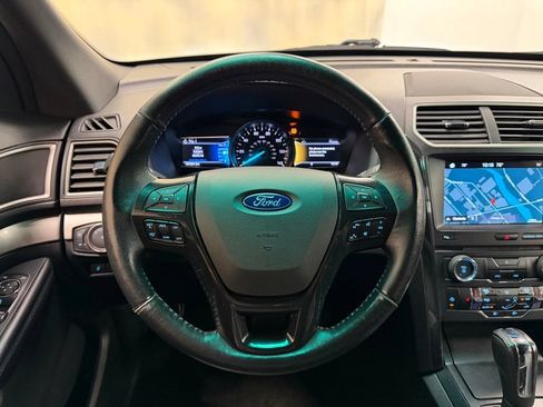 Used 2017 Ford Explorer XLT w/ Equipment Group 202A AWD/4WD image 19