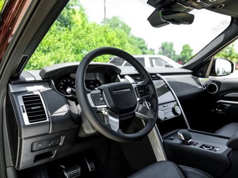 New 2026 Land Rover Discovery Limited Edition AWD/4WD image 3