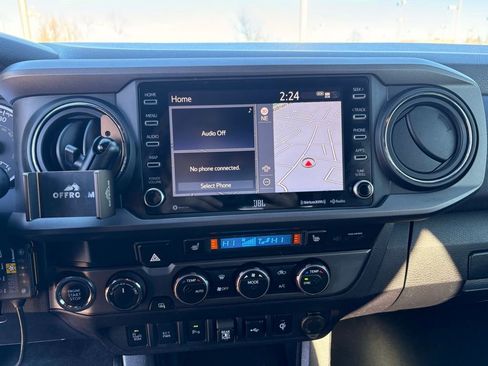 Used 2022 Toyota Tacoma TRD Off-Road w/ TRD Premium Off Road Package image 19