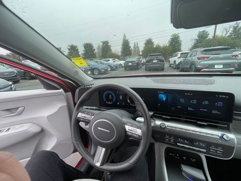 Used 2025 Hyundai Kona SEL image 28