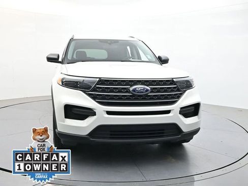 Used 2024 Ford Explorer XLT image 2
