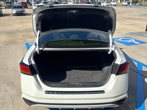 Used 2023 Nissan Altima 2.5 SV FWD image 7