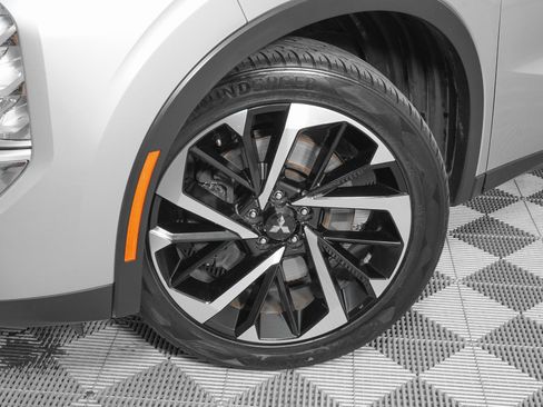 Used 2022 Mitsubishi Outlander ES image 28